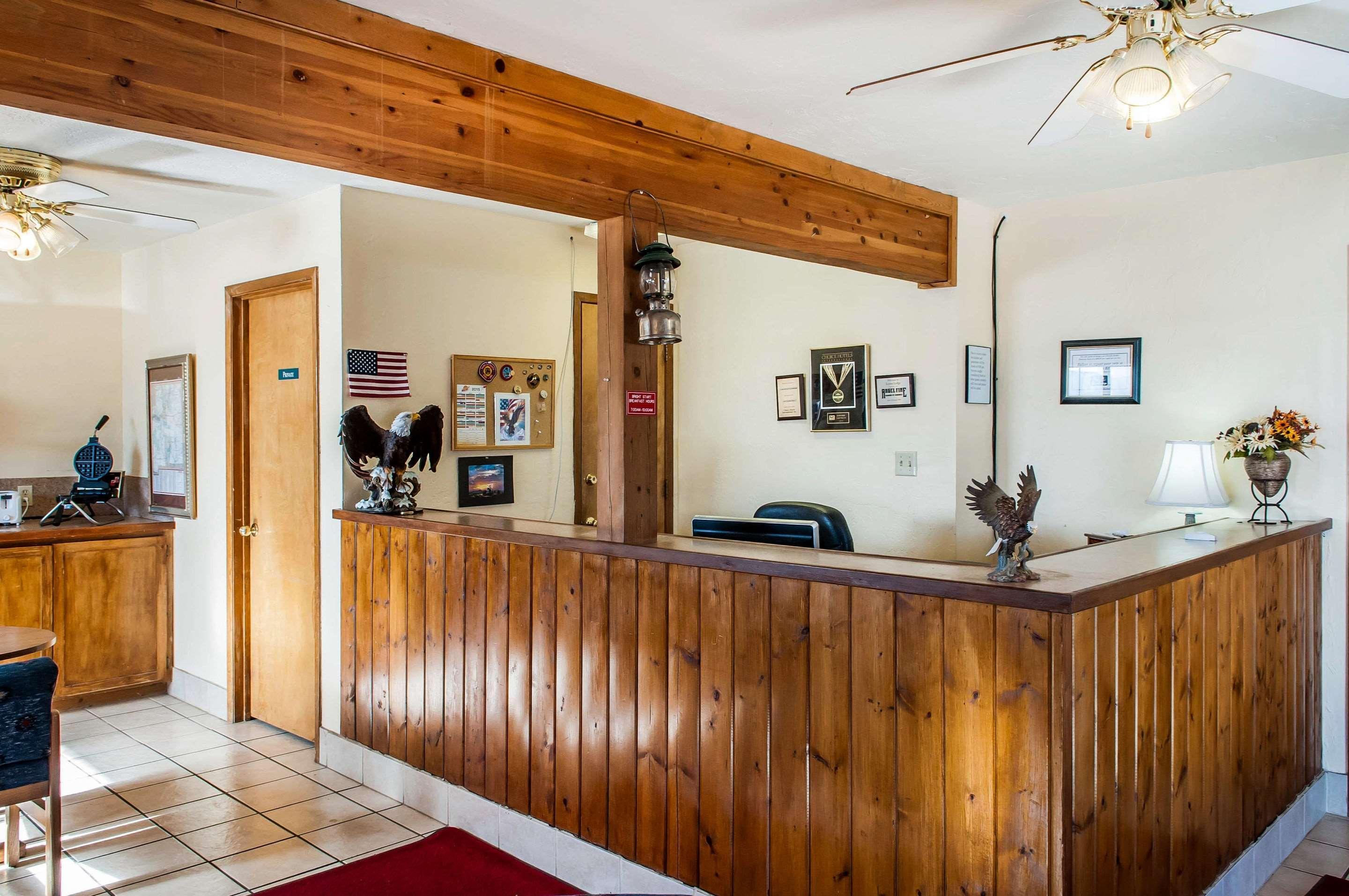 Econo Lodge Eagle Nest Exterior foto