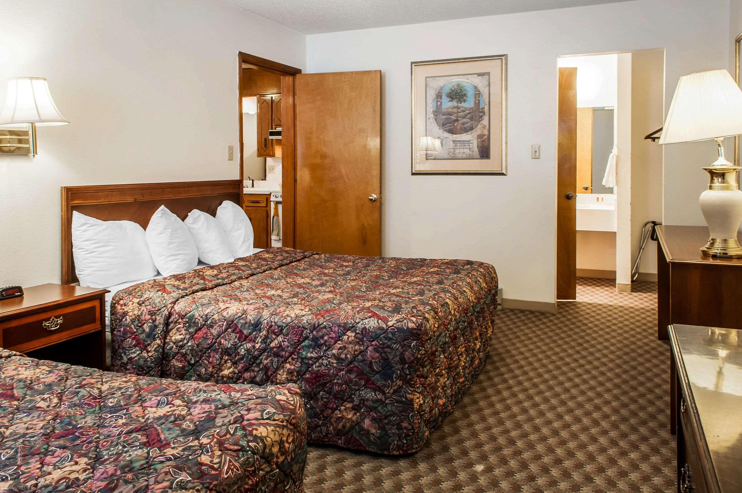 Econo Lodge Eagle Nest Exterior foto