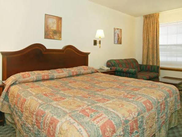 Econo Lodge Eagle Nest Exterior foto