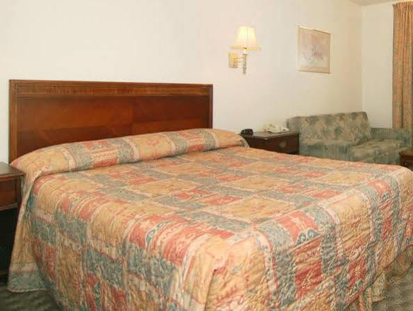 Econo Lodge Eagle Nest Exterior foto